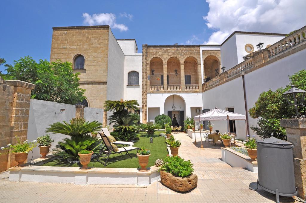Palazzo De Donatis B&B Melissano Exterior foto