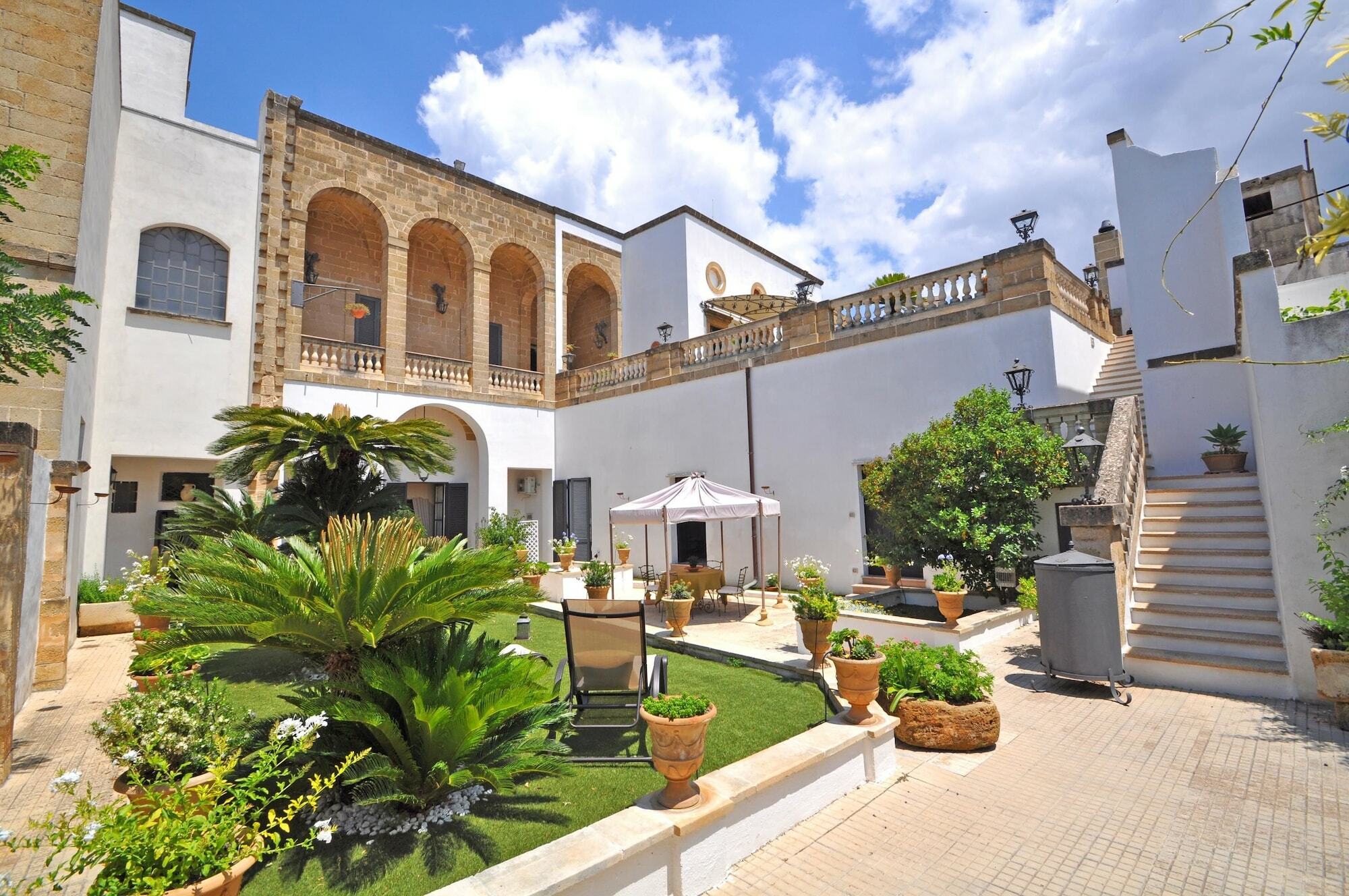 Palazzo De Donatis B&B Melissano Exterior foto